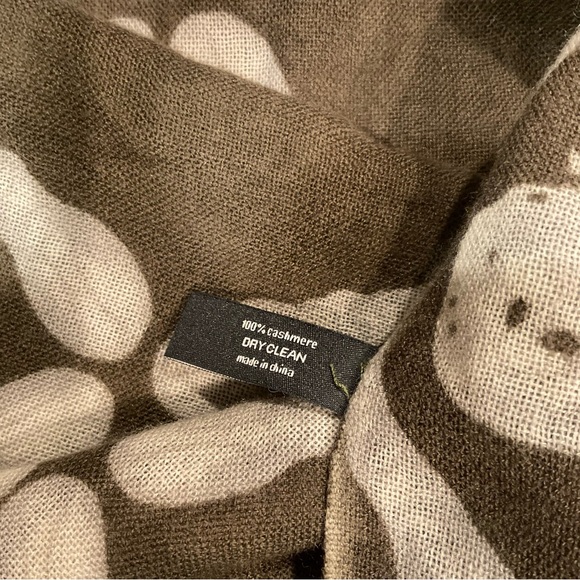 100% Cashmere Scarf - Picture 5 of 5